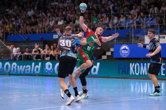 15.08.2026, xgox, Handball - Wartburg Cup SC Magdeburg - ThSV Eisenach emspor, v.l. Elvar Oern Jonsson (Magdeburg, 19) wirft Tor, Torschuetze, erzielt Tor, Treffer, scores the goal Eisenach *** August 15, 2026, xgox, Handball Wartburg Cup: SC Magdeburg vs. ThSV Eisenach, emspor; from left: Elvar Oern Jonsson (Magdeburg); 19 shots on goal; goal scorers; scores a goal; goal; scores the goal (Eisenach)