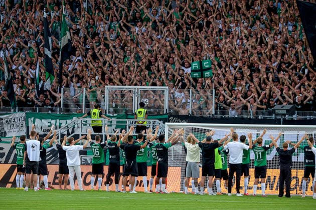 15.08.2026, xsscx, Fußball 3. Liga, Preußen Münster - FC Ingolstadt 04, 2. Spieltag, LVM-Preußenstadion, Saison 2026 2027: Fans von Preußen Münster feiern nach dem Spiel mit der Mannschaft an DFB regulations prohibit any use of photographs as image sequences and or quasi-video. Nordrhein-Westfalen Deutschland *** August 15, 2026, xsscx, Soccer 3rd Division, Preußen Münster vs. FC Ingolstadt 04, Matchday 2, LVM Preußenstadion, 2026–2027 Season. Preußen Münster fans celebrate with the team after the game. DFB regulations prohibit any use of photographs as image sequences and or quasi-video. North Rhine-Westphalia, Germany