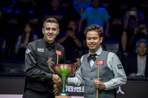 (260816) -- TAIYUAN, Aug. 16, 2026 -- Mark Selby (L) of England and Noppon Saengkham of Thailand pose before the final match at China Open 2026 snooker tournament in Taiyuan, north China s Shanxi Province, Aug. 16, 2026. ) (SP)CHINA-TAIYUAN-SNOOKER-CHINA OPEN-FINAL (CN) CaoxYang 