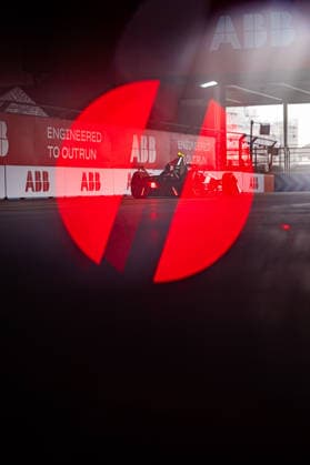 2026 FORMULA E LONDON ePRIX 21 DE VRIES Nyck (nld), Mahindra Racing, Mahindra M12Electro, action during the London ePrix, 16th and 17th round of the 2025-26 ABB FIA Formula E World Championship, WM, Weltmeisterschaft on the ExCel London Circuit from August 14 to 16, 2026 in London, United Kingdom -  Copyright: xGERMAINxHAZARDx