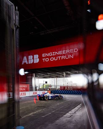 2026 FORMULA E LONDON ePRIX 94 WEHRLEIN Pascal (ger), Porsche Formula E Team, Porsche 99X Electric, action during the London ePrix, 16th and 17th round of the 2025-26 ABB FIA Formula E World Championship, WM, Weltmeisterschaft on the ExCel London Circuit from August 14 to 16, 2026 in London, United Kingdom -  Copyright: xGERMAINxHAZARDx