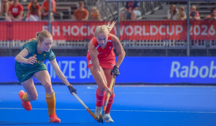 Lily Walker (4 England Hockey Team) (C) during the FIH World Cup game between England and South Africa at Wagener stadion, Amstelveen, Netherlands.  Copyright: xArnexvanxderxBenx xSPPx Sportspressphoto_SPR208379