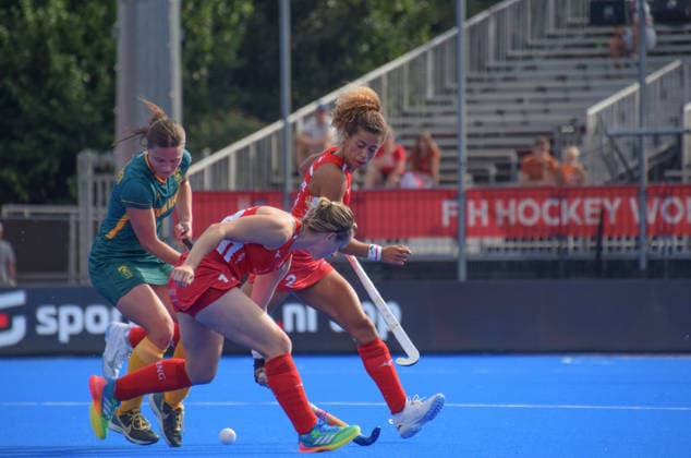 England defending south africa with Miriam Pritchard (40 England Hockey Team) (GK) and Darcy Bourne (2 England Hockey Team) during the FIH World Cup game between England and South Africa at Wagener stadion, Amstelveen, Netherlands.  Copyright: xArnexvanxderxBenx xSPPx Sportspressphoto_SPR208371