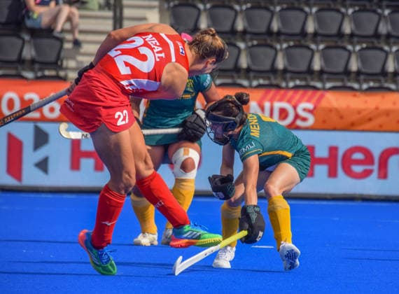 Trying to score Elizabeth Neal (22 England Hockey Team) during the FIH World Cup game between England and South Africa at Wagener stadion, Amstelveen, Netherlands.  Copyright: xArnexvanxderxBenx xSPPx Sportspressphoto_SPR208376