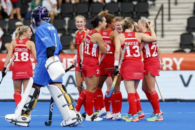AMSTELVEEN - England players celebrate a goal during the group stage match at the Hockey World Cup between England and South Africa at the Wagener Stadium. BAS CZERWINSKI ANP xVIxANPxSportx xxANPxIVx 565601156 originalFilename: 565601156.jpg