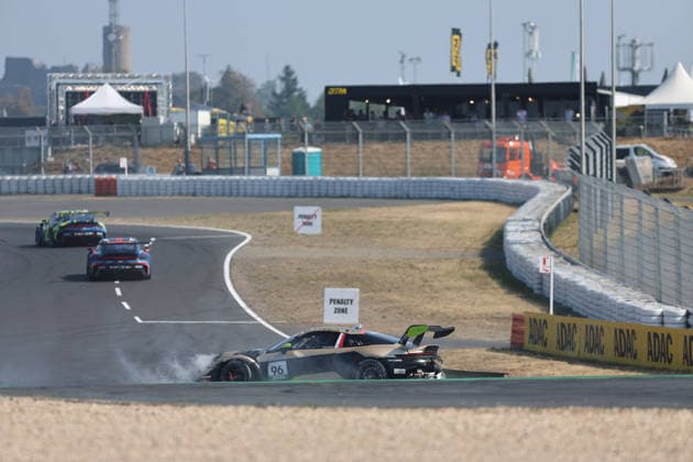 Nürburg, Deutschland 15.- 16. August 2026: Porsche Sixt Carrera Cup Deutschland - 2026 - Nürburgring - Sonntag Rennen 2 Im Bild: Maxim Marczak (POL 96) dreht sich und qualmt Nürburgring Rheinland-Pfalz *** Nürburg, Germany, August 15–16, 2026 Porsche Sixt Carrera Cup Germany 2026 Nürburgring Sunday Race 2 Pictured: Maxim Marczak (POL) 96 spins out and leaves a trail of smoke at the Nürburgring, Rhineland-Palatinate Copyright: xFotostandx xFWMEDIAx