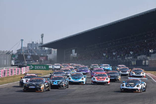Nürburg, Deutschland 15.- 16. August 2026: Porsche Sixt Carrera Cup Deutschland - 2026 - Nürburgring - Sonntag Rennen 2 Im Bild: Rennstart Kurve 1 Chester Kieffer (LUX 11), Alexander Tauscher (GER 13), Sam Jongejan (NED 65), Marcus Amand (FIN 99) Nürburgring Rheinland-Pfalz *** Nürburg, Germany, August 15–16, 2026 Porsche Sixt Carrera Cup Germany 2026 Nürburgring Sunday Race 2 Pictured: Race start at Turn 1—Chester Kieffer (LUX) 11, Alexander Tauscher (GER) 13, Sam Jongejan (NED) 65, Marcus Amand FIN 99 Nürburgring, Rhineland-Palatinate Copyright: xFotostandx xFWMEDIAx