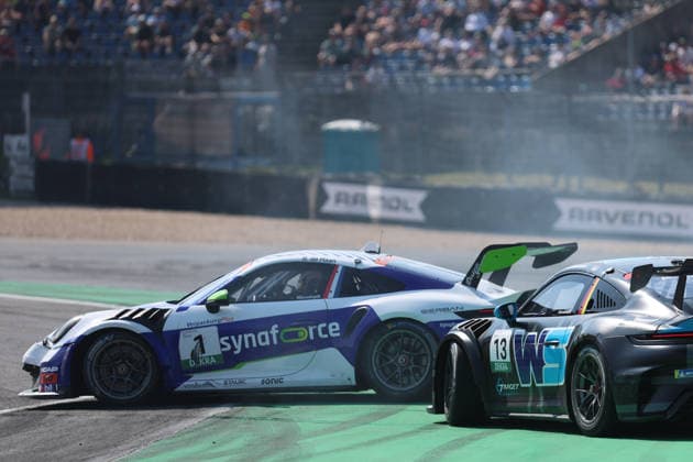 Nürburg, Deutschland 15.- 16. August 2026: Porsche Sixt Carrera Cup Deutschland - 2026 - Nürburgring - Sonntag Rennen 2 Im Bild: Kollision Unfall zwischen Robert de Haan (NED 1) und Alexander Tauscher (GER 13) Nürburgring Rheinland-Pfalz *** Nürburg, Germany, August 15–16, 2026 Porsche Sixt Carrera Cup Germany 2026 Nürburgring Sunday Race 2 Pictured: Collision between Robert de Haan (NED 1) and Alexander Tauscher (GER 13) at the Nürburgring, Rhineland-Palatinate Copyright: xFotostandx xFWMEDIAx