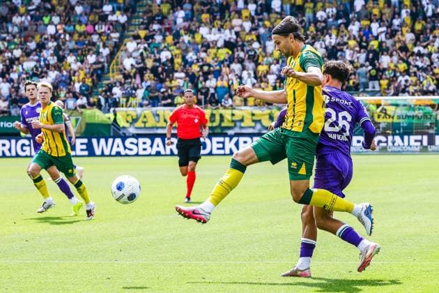 DEN HAAG , 16-08-2026 , WerkTalent Stadium , season 2026 2027 , Dutch Eredivisie football , match between ADO Den Haag and FC Groningen , picture shows ADO player Pascal Mulder , Groningen player Thom van Bergen ADO - Groningen  x205769104x Copyright: