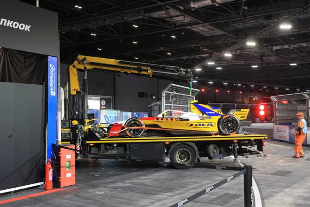Lucas di Grassis Lola- Yamaha nach Ausfall mit technischen Problemen auf dem Abschleppwagen, FIA Formel E Weltmeisterschaft, Saison 12, London E- Prix, 16.08.2026, Excel Exibition Centre, 3. freies Training *** Lucas di Grassi s Lola Yamaha on a tow truck after retiring due to technical problems, FIA Formula E World Championship, Season 12, London E-Prix, August 16, 2026, Excel Exhibition Center, Free Practice 3