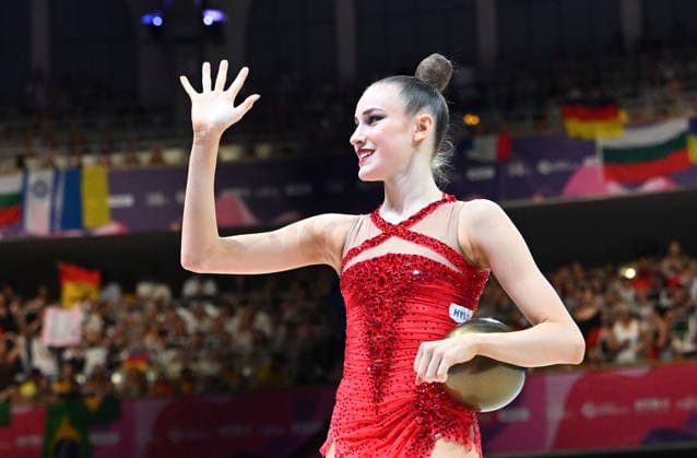 Sport Bilder des Tages 16.08.2026, xhbx, Rhythmische Sportgymnastik Weltmeisterschaft 2026, v.l. Darja Varfolomeev (Deutschland) Ball Frankfurt am Main *** August 16, 2026, xhbx, 2026 Rhythmic Gymnastics World Championships, from left: Darja Varfolomeev, Germany, Ball, Frankfurt am Main