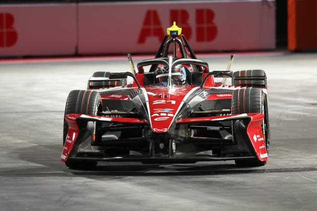 Nyck de Vries driving for MAHINDRA RACING Formula E Team takes pole position during the London E-Prix at the ExCel Centre, London Docklands, UK on 16 August 2026. Copyright: xKenxSparksx 45360001