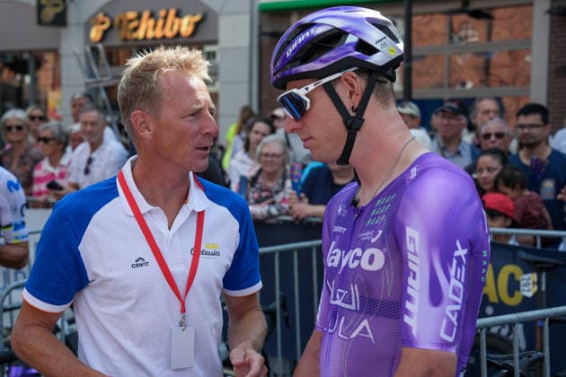 Deutschland: Hamburg - Buxtehude: ADAC Cyclassics 2026 (1.UWT), UCI Worldtour, Männer Elite, Eintages Radrennen: Jasha Suetterlin, Team Jayco AlUla (WT) mit Fabia Wegmann im Gespraech *** Germany, Hamburg, Buxtehude, ADAC Cyclassics 2026, 1 UWT, UCI World Tour, Men’s Elite, One-Day Cycling Race: Jasha Suetterlin of Team Jayco AlUla WT in conversation with Fabia Wegmann Copyright: xStefanxTrochax