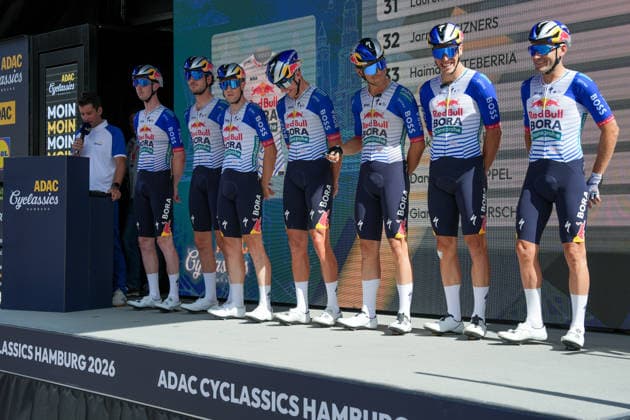 Deutschland: Hamburg - Buxtehude: ADAC Cyclassics 2026 (1.UWT), UCI Worldtour, Männer Elite, Eintages Radrennen: Teampraesentation in Buxtehude: Team Red Bull - BORA - hanserohe (WT) *** Germany, Hamburg, Buxtehude, ADAC Cyclassics 2026, 1 UWT, UCI World Tour, Men s Elite, One-Day Cycling Race, Team Presentation in Buxtehude, Team Red Bull BORA hanserohe WT Copyright: xStefanxTrochax