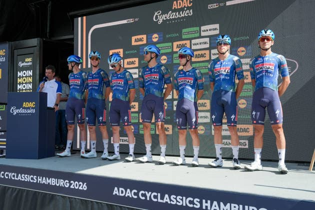 Deutschland: Hamburg - Buxtehude: ADAC Cyclassics 2026 (1.UWT), UCI Worldtour, Männer Elite, Eintages Radrennen: Teampraesentation in Buxtehude: Team Soudal Quick-Step (WT) *** Germany, Hamburg, Buxtehude, ADAC Cyclassics 2026, 1 UWT, UCI World Tour, Men s Elite, One-Day Cycling Race, Team Presentation in Buxtehude, Team Soudal Quick-Step WT Copyright: xStefanxTrochax
