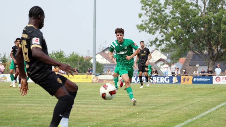 16.08.2026, xrekx, Fussball Testspiel, SV Auersmacher - SV Elversberg v.l. Julian Peitz (SV Auersmacher) (DFL DFB REGULATIONS PROHIBIT ANY USE OF PHOTOGRAPHS as IMAGE SEQUENCES and or QUASI-VIDEO) Auersmacher *** August 16, 2026, xrekx, Soccer Friendly Match, SV Auersmacher vs. SV Elversberg, photo by Julian Peitz, SV Auersmacher. DFL and DFB regulations prohibit any use of photographs as image sequences and or quasi-video. Auersmacher
