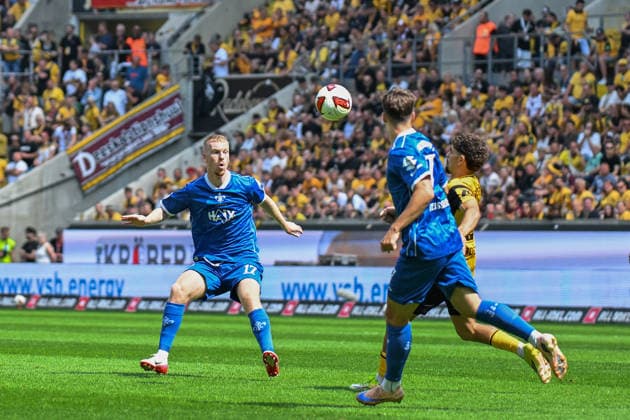 Fußball I Herren I Saison 2026-2027 I 2. Bundesliga I 2. Spieltag I SG Dynamo Dresden - SV Darmstadt 98 I 16.08.2026 Kai Klefisch (17, SV Darmstadt 98) (l.) Dresden Rudolf-Harbig-Stadion (Lennestr. 12) Sachsen Deutschland *** Soccer I Men s I 2026–2027 Season I 2. Bundesliga I Matchday 2 I SG Dynamo Dresden vs. SV Darmstadt 98 I August 16, 2026 Kai Klefisch 17, SV Darmstadt 98 at Dresden Rudolf Harbig Stadium, Lennestr. 12, Saxony, Germany Copyright: xLobeca InesxHähnelx