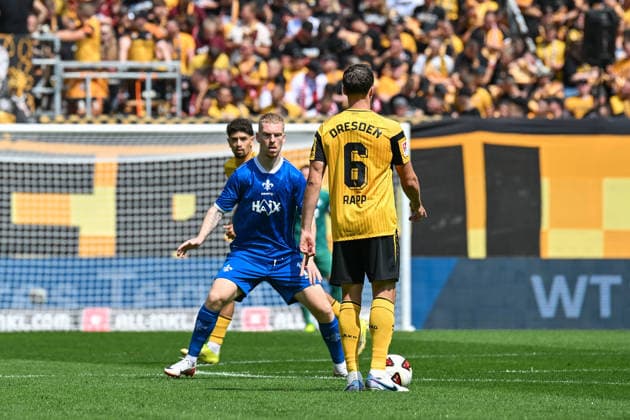 Fußball I Herren I Saison 2026-2027 I 2. Bundesliga I 2. Spieltag I SG Dynamo Dresden - SV Darmstadt 98 I 16.08.2026 Kai Klefisch (17, SV Darmstadt 98), Nicoli Rapp (6, SG Dynamo Dresden) Dresden Rudolf-Harbig-Stadion (Lennestr. 12) Sachsen Deutschland *** Soccer I Men s I 2026–2027 Season I 2. Bundesliga I Matchday 2 I SG Dynamo Dresden vs. SV Darmstadt 98 I August 16, 2026 Kai Klefisch 17, SV Darmstadt 98, Nicoli Rapp 6, SG Dynamo Dresden, Rudolf Harbig Stadium, Lennestr. 12, Dresden, Saxony, Germany Copyright: xLobeca InesxHähnelx