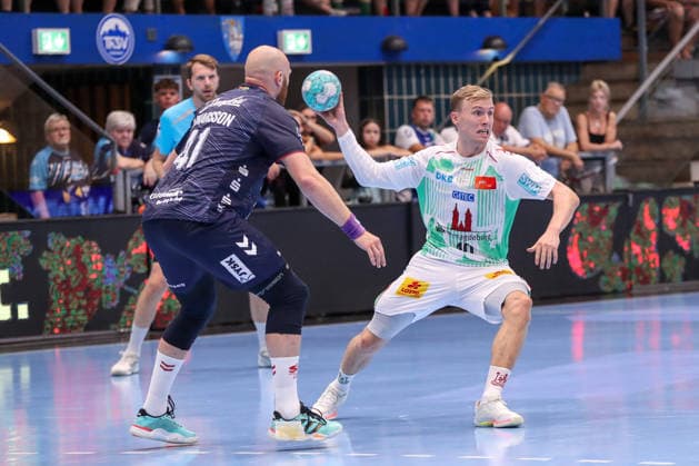 16.08.2026, xgox, Handball - Wartburg Cup SC Magdeburg - SG Flensburg-Handewitt emspor, v.l. Gisli Thorgeir Kristjansson (Magdeburg, 10) am Ball, plays the ball Eisenach *** August 16, 2026, xgox, Handball: Wartburg Cup, SC Magdeburg vs. SG Flensburg Handewitt, emspor; from left: Gisli, Thorgeir, Kristjansson (Magdeburg); 10 on the ball; plays the ball (Eisenach)