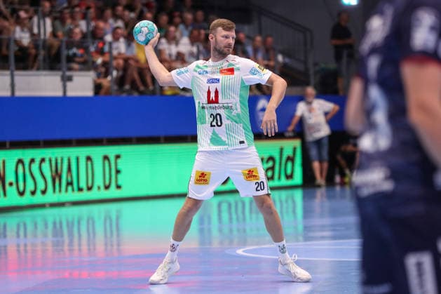 16.08.2026, xgox, Handball - Wartburg Cup SC Magdeburg - SG Flensburg-Handewitt emspor, v.l. Philipp Weber (Magdeburg, 20) am Ball, plays the ball Eisenach *** August 16, 2026, xgox, Handball Wartburg Cup: SC Magdeburg vs. SG Flensburg Handewitt emspor; from left: Philipp Weber (Magdeburg), 20 on the ball, plays the ball (Eisenach)