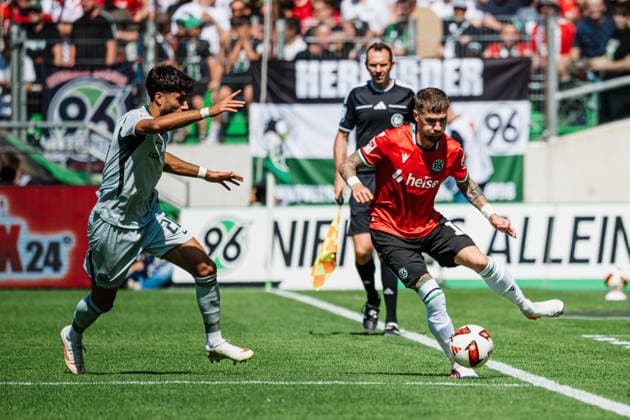 2. Bundesliga: Hannover 96 vs. VfL Wolfsburg, 16.08.2026 Marcel Hartel (Hannover, 10) gegen Muhammed Damar (VfL Wolfsburg, 20) im Zweikampf; Fußball, 2. Bundesliga, 2. Spieltag: Hannover 96 vs. VfL Wolfsburg am 16.08.2026 in der Heinz von Heiden Arena, Hannover DFL REGULATIONS PROHIBIT ANY USE OF PHOTOGRAPHS AS IMAGE SEQUENCES AND OR QUASI-VIDEO. *** 2. Bundesliga: Hannover 96 vs. VfL Wolfsburg, August 16, 2026—Marcel Hartel (Hannover, No. 10) battles Muhammed Damar (VfL Wolfsburg, No. 20) in a tackle. Soccer, 2. Bundesliga, Matchday 2: Hannover 96 vs. VfL Wolfsburg on August 16, 2026, at the Heinz von Heiden Arena, Hannover. DFL regulations prohibit any use of photographs as image sequences and or quasi-video. Copyright: xBEAUTIFULxSPORTS Tonhäuserx