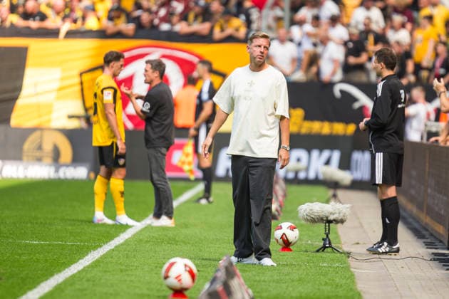16.08.2026, xomx, Fussball 2.Bundesliga, Dynamo Dresden - SV Darmstadt 98 v.l. jubelt, Torjubel, Tor, Goal, Jubel, Freude, freuen zum 1:0 durch Jonas Sterner (Dynamo Dresden). Florian Kohlfeldt (SV Darmstadt 98), Thomas Stamm (Dynamo Dresden Trainer) (DFL DFB REGULATIONS PROHIBIT ANY USE OF PHOTOGRAPHS as IMAGE SEQUENCES and or QUASI-VIDEO) Dresden *** August 16, 2026, xomx, Soccer 2. Bundesliga, Dynamo Dresden vs. SV Darmstadt 98, celebration, goal celebration, goal, celebration, joy, celebrating the 1–0 lead by Jonas Sterner, Dynamo Dresden; Florian Kohlfeldt, SV Darmstadt 98; Thomas Stamm, Dynamo Dresden coach. DFL and DFB regulations prohibit any use of photographs as image sequences and or quasi-video. Dresden