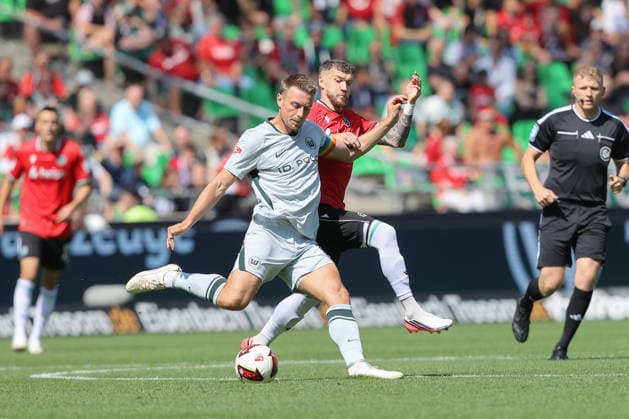 16.08.2026, xtgx, Fussball 2. Bundesliga, Hannover 96 - VfL Wolfsburg, v.l. Hauke Wahl (Wolfsburg, 6), Marcel Hartel (Hannover, 10) Zweikampf, Duell, Kampf, tackle (DFL DFB REGULATIONS PROHIBIT ANY USE OF PHOTOGRAPHS as IMAGE SEQUENCES and or QUASI-VIDEO) Hannover *** August 16, 2026, xtgx, Soccer 2. Bundesliga, Hannover 96 vs. VfL Wolfsburg, from left: Hauke Wahl (Wolfsburg), 6, Marcel Hartel, Hannover, 10, tackle, duel, battle, DFL and DFB regulations prohibit any use of photographs as image sequences and or quasi-video, Hannover