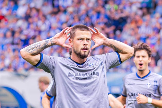 Sport Bilder des Tages Deutschland: 3.Liga, Saison 2026 2027, 16.08.2026, 2. Spieltag, FC Hansa Rostock vs Waldhof Mannheim, Ostseestadion : Torjubel nach dem Tor zum 0:1 für den Waldhof Mannheim durch Torschütze Ulbricht, Julian (Waldhof Mannheim, 10) *** Germany 3rd Division, 2026–2027 Season, August 16, 2026, Matchday 2, FC Hansa Rostock vs. Waldhof Mannheim, Ostseestadion: Celebrations after Waldhof Mannheim’s 0–1 goal scored by Julian Ulbricht, Waldhof Mannheim, 10 Copyright: xMichellexLukax