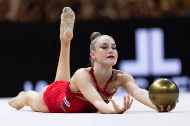 Weltmeisterschaft der Rhythmischen Sportgymnastik Darja Varfolomeev (Deutschland) wird Weltmeisterin im Finale mit dem Ball. Weltmeisterschaft der Rhythmischen Sportgymnastik vom 11. bis zum 16. August in der Festhalle in Frankfurt am Main. Einzelfinale., Frankfurt am Main Hessen Deutschland Festhalle *** World Rhythmic Gymnastics Championships: Darja Varfolomeev of Germany Wins World Title in the Ball Final World Rhythmic Gymnastics Championships, August 11–16 at the Festhalle in Frankfurt am Main Individual Finals, Frankfurt am Main, Hesse, Germany, Festhalle