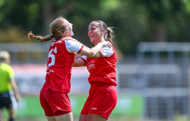 Sport Bilder des Tages GER, Worms, Wormatia Worms vs SV Eutingen, DFB, DFB Pokal der Frauen, Fussball, Spielzeit 2026 2027, EWR-Arena, Play-offs im Bild: Jana Rinderknecht (SV Eutingen 16) schießt das Tor, Jubel und Freude, Emotionen im DFB Pokal Playoffs, mit Tia Luz (SV Eutingen 11) DFB DFL REGULATIONS PROHIBIT ANY USE OF PHOTOGRAPHS AS IMAGE SEQUENCES AND OR QUASI-VIDEO, 16.08.2026 *** GER, Worms, Wormatia Worms vs. SV Eutingen, DFB, DFB Women s Cup, Soccer, 2026–2027 Season, EWR Arena, Playoffs in Pictures: Jana Rinderknecht of SV Eutingen 16 scores the goal, celebration and joy, emotions in the DFB Cup playoffs, featuring Tia Luz (SV Eutingen, No. 11). DFB and DFL regulations prohibit any use of photographs as image sequences and or quasi-video. August 16, 2026 Copyright: HMBxMedia HendrikxHamelau