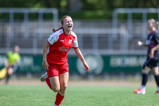GER, Worms, Wormatia Worms vs SV Eutingen, DFB, DFB Pokal der Frauen, Fussball, Spielzeit 2026 2027, EWR-Arena, Play-offs im Bild: Jana Rinderknecht (SV Eutingen 16) schießt das Tor, Jubel und Freude, Emotionen im DFB Pokal Playoffs DFB DFL REGULATIONS PROHIBIT ANY USE OF PHOTOGRAPHS AS IMAGE SEQUENCES AND OR QUASI-VIDEO, 16.08.2026 *** GER, Worms, Wormatia Worms vs. SV Eutingen, DFB, DFB Women s Cup, Soccer, 2026–2027 Season, EWR Arena, Playoffs in Pictures: Jana Rinderknecht (SV Eutingen 16) scores the goal, celebration and joy, emotions in the DFB Cup playoffs. DFB DFL REGULATIONS PROHIBIT ANY USE OF PHOTOGRAPHS AS IMAGE SEQUENCES AND OR QUASI-VIDEO, August 16, 2026 Copyright: HMBxMedia HendrikxHamelau