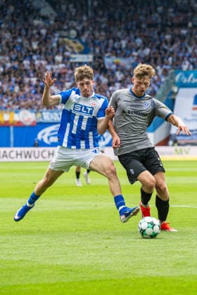 Rostock, Deutschland 16. August 2026: 3. Liga - 2026 2027 - Sp. 2 - FC Hansa Rostock gegen SV Waldhof Mannheim Im Bild: v. li. im Zweikampf Bernie Lennemann (Hansa Rostock) und Moritz Polte (Waldhof Mannheim) *** Rostock, Germany, August 16, 2026; 3. Liga 2026–2027, Matchday 2: FC Hansa Rostock vs. SV Waldhof Mannheim. Pictured, from left, in a tackle: Bernie Lennemann of Hansa Rostock and Moritz Polte of Waldhof Mannheim. Copyright: xFotostandx xVoelkerx