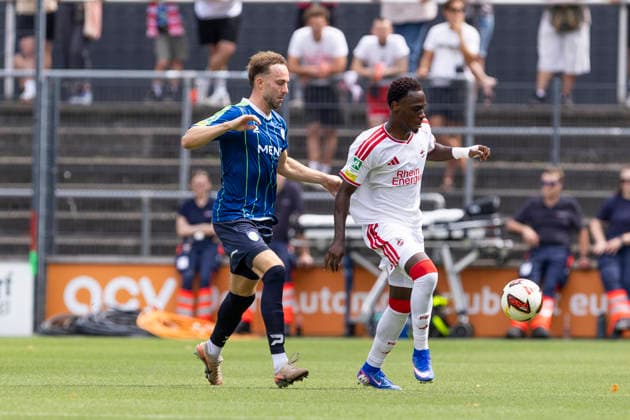 Regionalliga West: 1. FC Köln U21, U 21 - FC Gütersloh, 16.08.2026 Julius Langfeld (FC Gütersloh, 10), Safyan Toure (1. FC Köln U21, 19). Regionalliga West, 1. FC Köln U21 - FC Gütersloh, 3. Spieltag, am 16.08.2026, Franz-Kremer-Stadion, Köln *** Regionalliga West: 1. FC Köln U21 vs. FC Gütersloh, August 16, 2026; Julius Langfeld (FC Gütersloh), 10; Safyan Toure (1. FC Köln U21), 19; Regionalliga West, 1 FC Cologne U21 vs. FC Gütersloh, Matchday 3, on August 16, 2026, Franz Kremer Stadium, Cologne Copyright: xBEAUTIFULxSPORTS Meuselx
