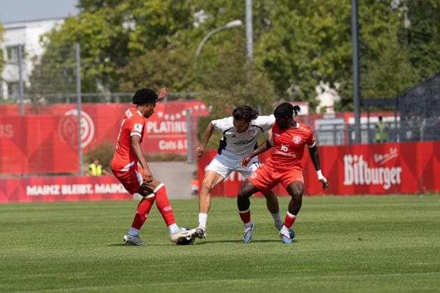 16.08.2026, xhfmx, Fussball Regionalliga Suedwest, FSV Mainz 05 U23 - FSV Frankfurt Filip Pandza (FSV Frankfurt, 22) im Zweikampf (DFL DFB REGULATIONS PROHIBIT ANY USE OF PHOTOGRAPHS as IMAGE SEQUENCES and or QUASI-VIDEO) Mainz *** August 16, 2026, xhfmx, Regionalliga Southwest soccer, FSV Mainz 05 U23 vs. FSV Frankfurt, Filip Pandza (FSV Frankfurt), age 22, in a tackle. DFL and DFB regulations prohibit any use of photographs as image sequences and or quasi-video. Mainz