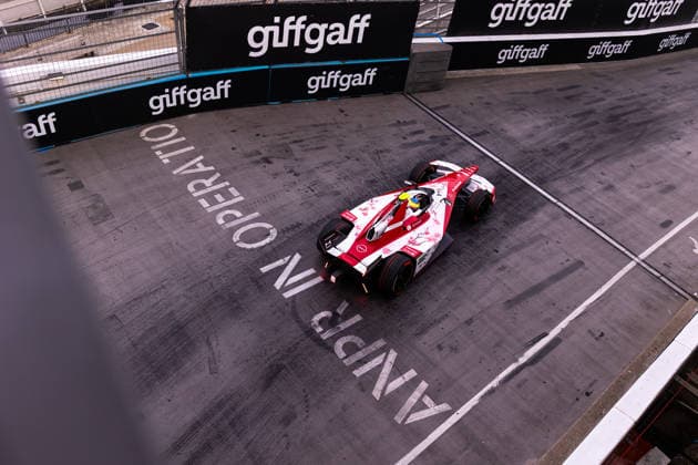 2026 FORMULA E LONDON ePRIX 01 ROWLAND Oliver (gbr), Nissan Formula E Team, Nissan e-4ORCE 05, action during the London ePrix, 16th and 17th round of the 2025-26 ABB FIA Formula E World Championship, WM, Weltmeisterschaft on the ExCel London Circuit from August 14 to 16, 2026 in London, United Kingdom - LondonUnited Kingdom  Copyright: xDamienxDoumerguex