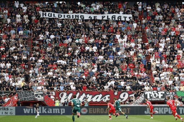 ENSCHEDE - Banner of Twente fans during the Dutch Eredivisie match between FC Twente and PEC Zwolle at Stadion De Grolsch Veste on August 16, 2026 in Enschede, the Netherlands. VINCENT JANNINK ANP Eredivisie 2026-2027 xVIxANPxSportx xxANPxIVx 565608653 originalFilename: 565608653.jpg