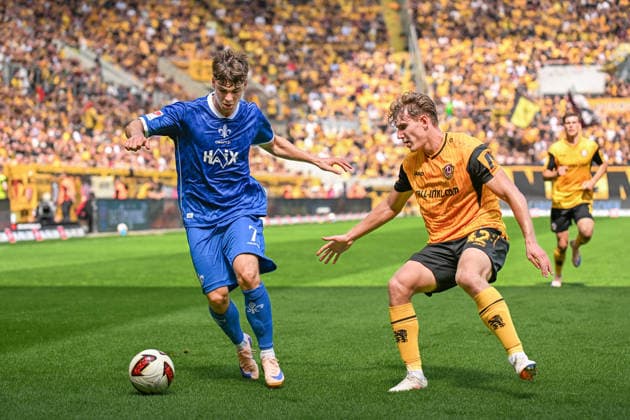 Fußball I Herren I Saison 2026-2027 I 2. Bundesliga I 2. Spieltag I SG Dynamo Dresden - SV Darmstadt 98 I 16.08.2026 Noah Raphael Weißhaupt (7, SV Darmstadt 98), Friedrich Müller (42, SG Dynamo Dresden) Dresden Rudolf-Harbig-Stadion (Lennestr. 12) Sachsen Deutschland *** Soccer I Men s I 2026–2027 Season I 2. Bundesliga I Matchday 2 I SG Dynamo Dresden vs. SV Darmstadt 98 I August 16, 2026 Noah Raphael Weißhaupt 7, SV Darmstadt 98, Friedrich Müller 42, SG Dynamo Dresden, Rudolf Harbig Stadium, Lennestr. 12, Dresden, Saxony, Germany Copyright: xLobeca InesxHähnelx