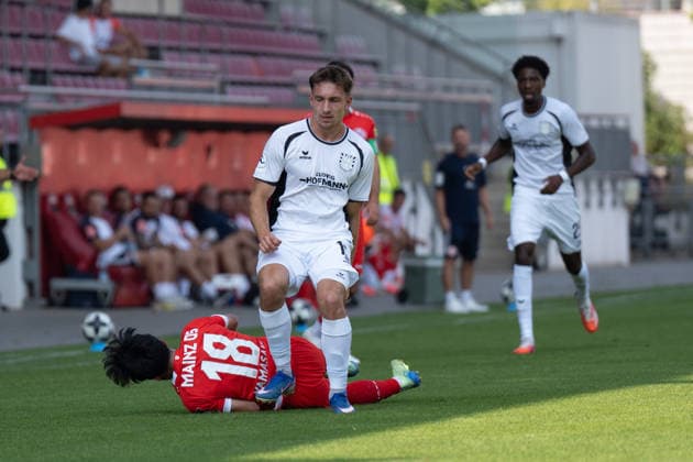 16.08.2026, xhfmx, Fussball Regionalliga Suedwest, FSV Mainz 05 U23 - FSV Frankfurt Nick Doktorczyk (FSV Frankfurt, 15) foult einen Gegenspieler (DFL DFB REGULATIONS PROHIBIT ANY USE OF PHOTOGRAPHS as IMAGE SEQUENCES and or QUASI-VIDEO) Mainz *** August 16, 2026, xhfmx, Regionalliga Southwest soccer, FSV Mainz 05 U23 vs. FSV Frankfurt; Nick Doktorczyk (FSV Frankfurt) commits a foul on an opponent on August 16, 2026. DFL and DFB regulations prohibit any use of photographs as image sequences and or quasi-video. Mainz