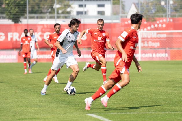 16.08.2026, xhfmx, Fussball Regionalliga Suedwest, FSV Mainz 05 U23 - FSV Frankfurt Filip Pandza (FSV Frankfurt, 22) im Dribbling (DFL DFB REGULATIONS PROHIBIT ANY USE OF PHOTOGRAPHS as IMAGE SEQUENCES and or QUASI-VIDEO) Mainz *** August 16, 2026, xhfmx, Regionalliga Southwest Soccer, FSV Mainz 05 U23 vs. FSV Frankfurt, Filip Pandza (FSV Frankfurt), 22, dribbling. DFL and DFB regulations prohibit any use of photographs as image sequences and or quasi-video. Mainz