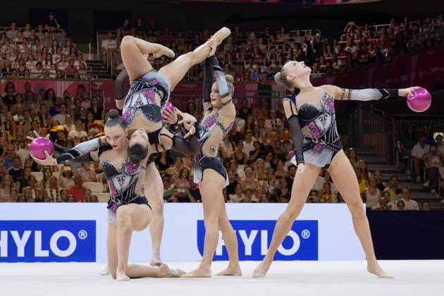 Weltmeisterschaft der Rhythmischen Sportgymnastik Im Gruppenfinale mit dem Ball belegt Deutschland den achten Platz. Weltmeisterschaft der Rhythmischen Sportgymnastik vom 11. bis zum 16. August in der Festhalle in Frankfurt am Main. Gruppe, Finale mit Bällen., Frankfurt am Main Hessen Deutschland Festhalle *** Rhythmic Gymnastics World Championships: Germany Finishes Eighth in the Group Final with the Ball Rhythmic Gymnastics World Championships, August 11–16 at the Festhalle in Frankfurt am Main Group, Final with Balls, Frankfurt am Main, Hesse, Germany, Festhalle
