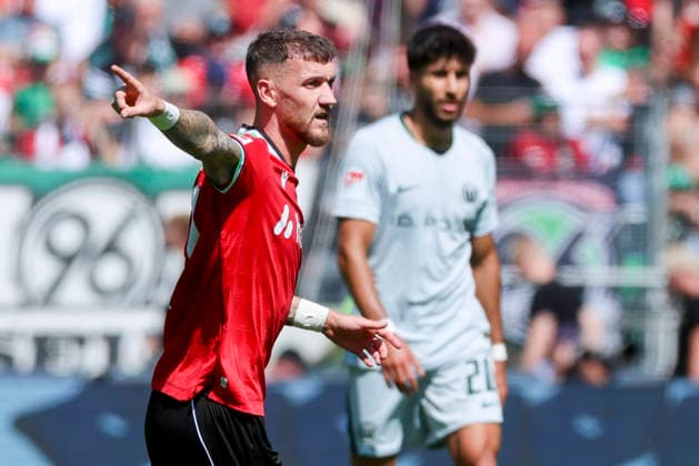 Marcel Hartel (Hannover 96) gestikuliert waehrend des Spiels der 2. Bundesliga zwischen Hannover 96 und VfL Wolfsburg, Heinz von Heiden Arena am 16. August 2026 in Hannover, Deutschland. (Foto von Marco Steinbrenner DeFodi Images) +++ Marcel Hartel (Hannover 96) gestures during the 2nd Bundesliga match between Hannover 96 and VfL Wolfsburg at Heinz von Heiden Arena on August 16, 2026 in Hanover, Germany. (Photo by Marco Steinbrenner DeFodi Images) DFB DFL REGULATIONS PROHIBIT ANY USE OF PHOTOGRAPHS AS IMAGE SEQUENCES AND OR QUASI-VIDEO. (Photo by Marco Steinbrenner DeFodi Images) - *** Marcel Hartel of Hannover 96 gestures during the 2. Bundesliga match between Hannover 96 and VfL Wolfsburg, Heinz von Heiden Arena on August 16, 2026, in Hanover, Germany. Photo by Marco Steinbrenner, DeFodi Images. Marcel Hartel of Hannover 96 gestures during the 2nd Bundesliga match between Hannover 96 and VfL Wolfsburg at Heinz von Heiden Arena on August 16, 2026 in Hanover, Germany. Photo by Marco Steinbrenner, DeFodi Images. DFB and DFL regulations prohibit any use of photographs as image sequences and or quasi-video. Photo by Marco Steinbrenner, DeFodi Images.