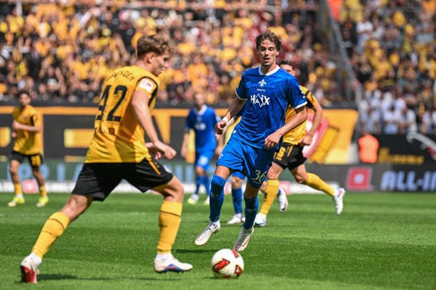 Fußball I Herren I Saison 2026-2027 I 2. Bundesliga I 2. Spieltag I SG Dynamo Dresden - SV Darmstadt 98 I 16.08.2026 Milan Smit (36 SV Darmstadt 98) (r.) Dresden Rudolf-Harbig-Stadion (Lennestr. 12) Sachsen Deutschland *** Soccer I Men s I 2026–2027 Season I 2. Bundesliga I Matchday 2 I SG Dynamo Dresden vs. SV Darmstadt 98 I August 16, 2026 Milan Smit 36 SV Darmstadt 98 vs. Dresden Rudolf Harbig Stadium Lennestr. 12 Saxony, Germany Copyright: xLobeca InesxHähnelx