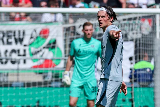 Fabian Reese (VfL Wolfsburg) gestikuliert waehrend des Spiels der 2. Bundesliga zwischen Hannover 96 und VfL Wolfsburg, Heinz von Heiden Arena am 16. August 2026 in Hannover, Deutschland. (Foto von Marco Steinbrenner DeFodi Images) +++ Fabian Reese (VfL Wolfsburg) gestures during the 2nd Bundesliga match between Hannover 96 and VfL Wolfsburg at Heinz von Heiden Arena on August 16, 2026 in Hanover, Germany. (Photo by Marco Steinbrenner DeFodi Images) DFB DFL REGULATIONS PROHIBIT ANY USE OF PHOTOGRAPHS AS IMAGE SEQUENCES AND OR QUASI-VIDEO. (Photo by Marco Steinbrenner DeFodi Images) - *** Fabian Reese of VfL Wolfsburg gestures during the 2. Bundesliga match between Hannover 96 and VfL Wolfsburg, Heinz von Heiden Arena on August 16, 2026, in Hanover, Germany. Photo by Marco Steinbrenner, DeFodi Images. Fabian Reese of VfL Wolfsburg gestures during the 2. Bundesliga match between Hannover 96 and VfL Wolfsburg at Heinz von Heiden Arena on August 16, 2026 in Hanover, Germany. Photo by Marco Steinbrenner, DeFodi Images. DFB and DFL regulations prohibit any use of photographs as image sequences and or quasi-video. Photo by Marco Steinbrenner, DeFodi Images.