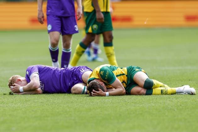 Sport Bilder des Tages DEN HAAG , 16-08-2026 , WerkTalent Stadium , season 2026 2027 , Dutch Eredivisie football , match between ADO Den Haag and FC Groningen , picture shows FC Groningen player Mark Csinger and ADO Den Haag player Luka Reischl ADO - Groningen  x205773818x Copyright: