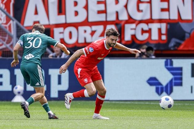 ENSCHEDE , 16-08-2026 , Stadium Grolsch Veste , season 2026 2027 , Dutch Eredivisie football , match between FC Twente and PEC Zwolle , picture shows FC Twente player Robin Propper Twente - PEC  x205774417x Copyright: