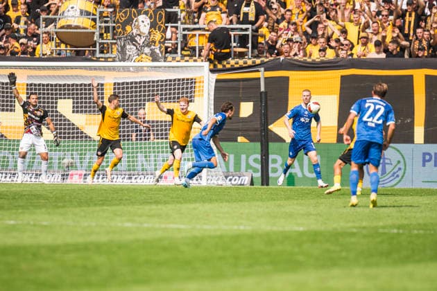16.08.2026, xomx, Fussball 2.Bundesliga, Dynamo Dresden - SV Darmstadt 98 v.l. Handspiel? SVD? (DFL DFB REGULATIONS PROHIBIT ANY USE OF PHOTOGRAPHS as IMAGE SEQUENCES and or QUASI-VIDEO) Dresden *** August 16, 2026, xomx, Soccer 2. Bundesliga, Dynamo Dresden vs. SV Darmstadt 98 – Handball by SVD. DFL and DFB regulations prohibit any use of photographs as image sequences and or quasi-video. Dresden