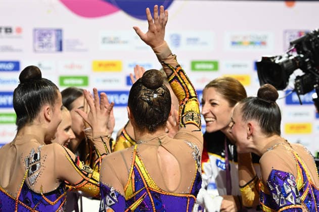 16.08.2026, xhbx, Rhythmische Sportgymnastik Weltmeisterschaft 2026, v.l. Team, Gruppe, Group, Mannschaft Deutschland, Germany (besteht aus: Alisa Datsenko, Anja Kosan, Alina Ott, Helena Ripken, Anna-Maria Shatokhin) , Gruppentrainerin Camilla Pfeffer 3 Reifen, 2 Keulen Übung Frankfurt am Main *** August 16, 2026, xhbx, 2026 Rhythmic Gymnastics World Championships, v l Team, Group, Germany consists of Alisa Datsenko, Anja Kosan, Alina Ott, Helena Ripken, Anna Maria Shatokhin, and group coach Camilla Pfeffer; 3 hoops, 2 clubs routine; Frankfurt am Main