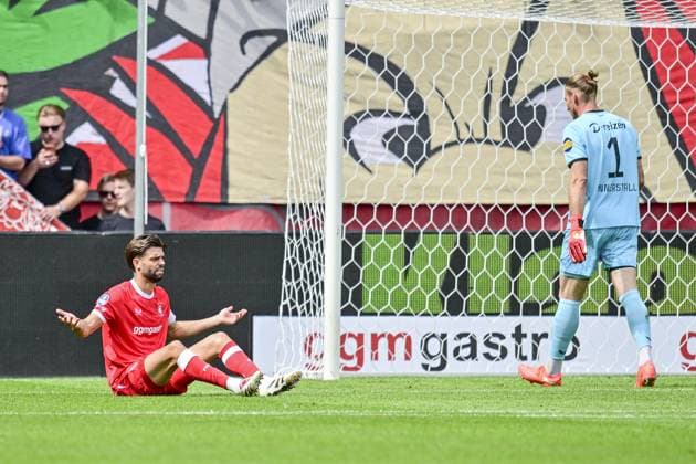 ENSCHEDE , 16-08-2026 , Stadium Grolsch Veste , season 2026 2027 , Dutch Eredivisie football , match between FC Twente and PEC Zwolle , picture shows FC Twente player Robin Propper Twente - PEC  x205774834x Copyright: