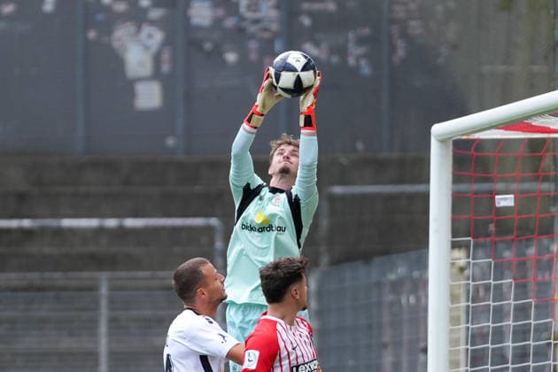 Kilian Michelbach (SC Freiburg II, 34) am Ball , Deutschland, Fussball, Regionalliga Südwest, 2.Spieltag, 2026 2027, SC Freiburg II vs. KSV Hessen Kassel, 16.08.2026, Dreisamstadion, Freiburg Freiburg Dreisamstadion Baden-Wuerttemberg Deutschland *** Kilian Michelbach, SC Freiburg II, 34 on the ball, Germany, soccer, Regionalliga Southwest, Matchday 2, 2026–2027, SC Freiburg II vs. KSV Hessen Kassel, August 16, 2026, Dreisamstadion, Freiburg, Dreisamstadion, Baden-Württemberg, Germany Copyright: xArnexAmbergx