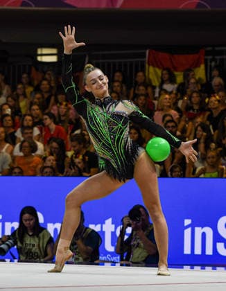 August 16, 2026, Frankfurt, Hesse, Germany: Italian gymnast TARA DRAGAS competes in the 42nd Rhythmic gymnastics, Rhythmische Sportgymnastik, RSG World Championships individual ball finals in the Festhalle in Frankfurt, Hesse, Germany on Sunday, August 16, 2026. 2026 Rhythmic Gymnastics World Championships Individual Finals  - ZUMAd168 20260816_zsp_d168_026 Copyright: xKaixDambachx